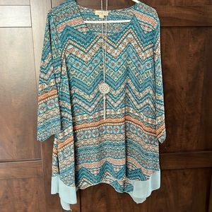 3/4 sleeve teal and orange print top with necklace